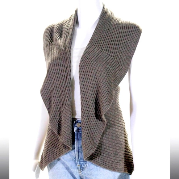 Laurie b. Sweater Vest - Picture 4 of 14